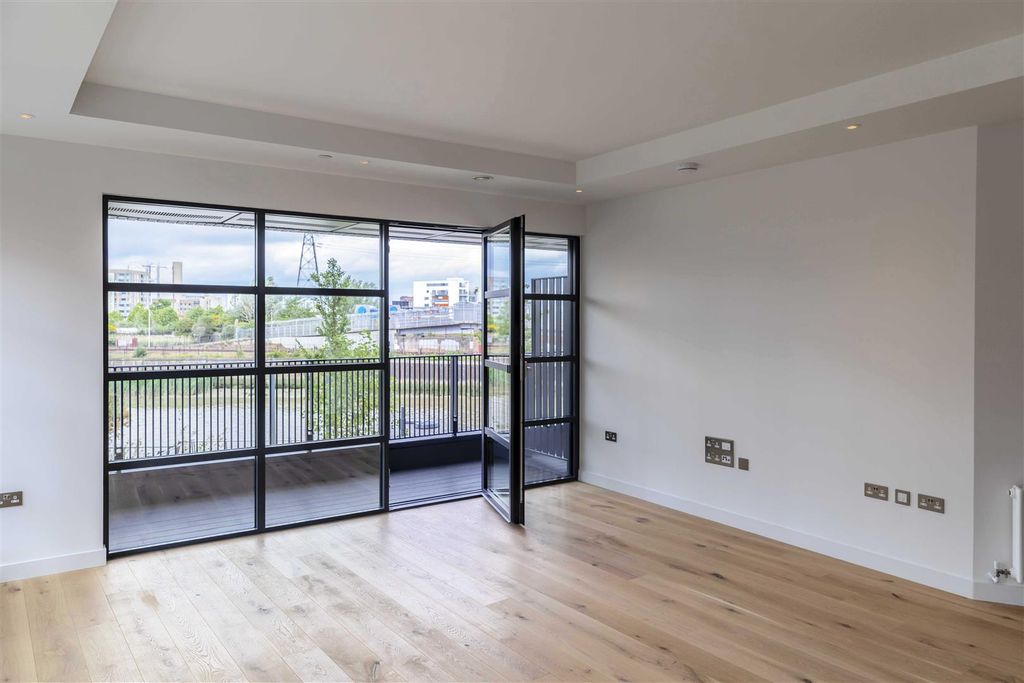 Property photo 2 of 10 Bm6A2165.Jpg