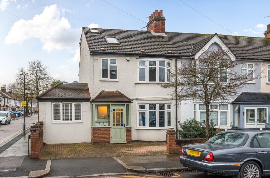 Property photo 1 of 30 1395642-31-696118...