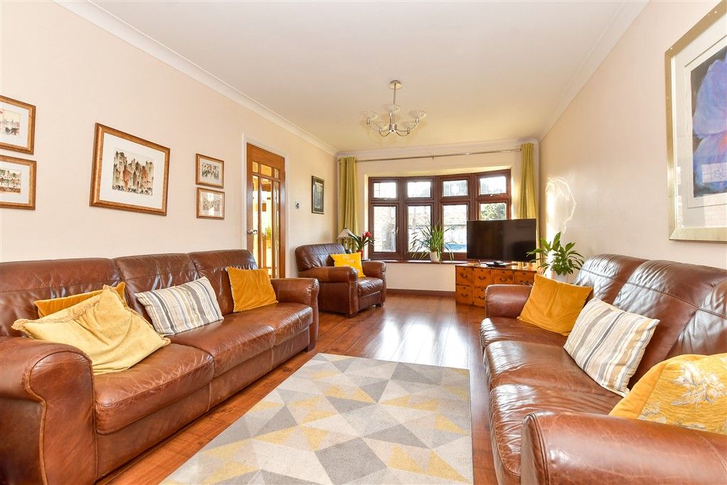 Property photo 2 of 12 Lounge