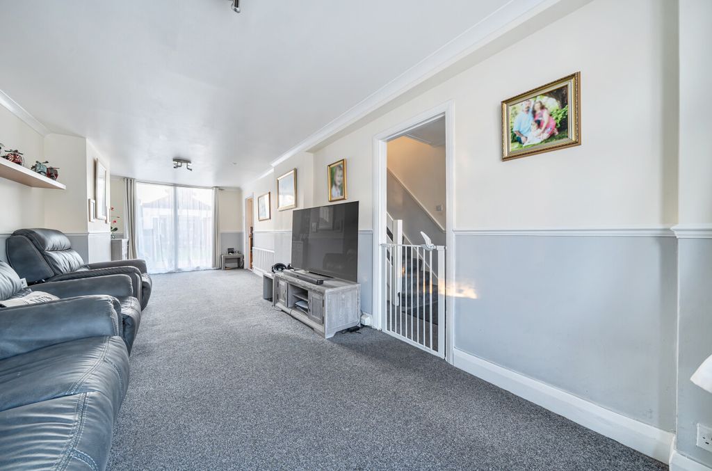 Property photo 2 of 14 Lounge1