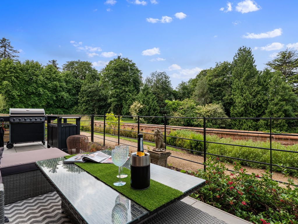 Property photo 3 of 42 Private Terrace Seating Area