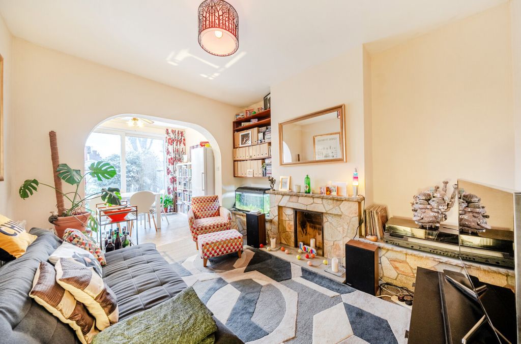 Property photo 3 of 19 1409061-10-698B8F...