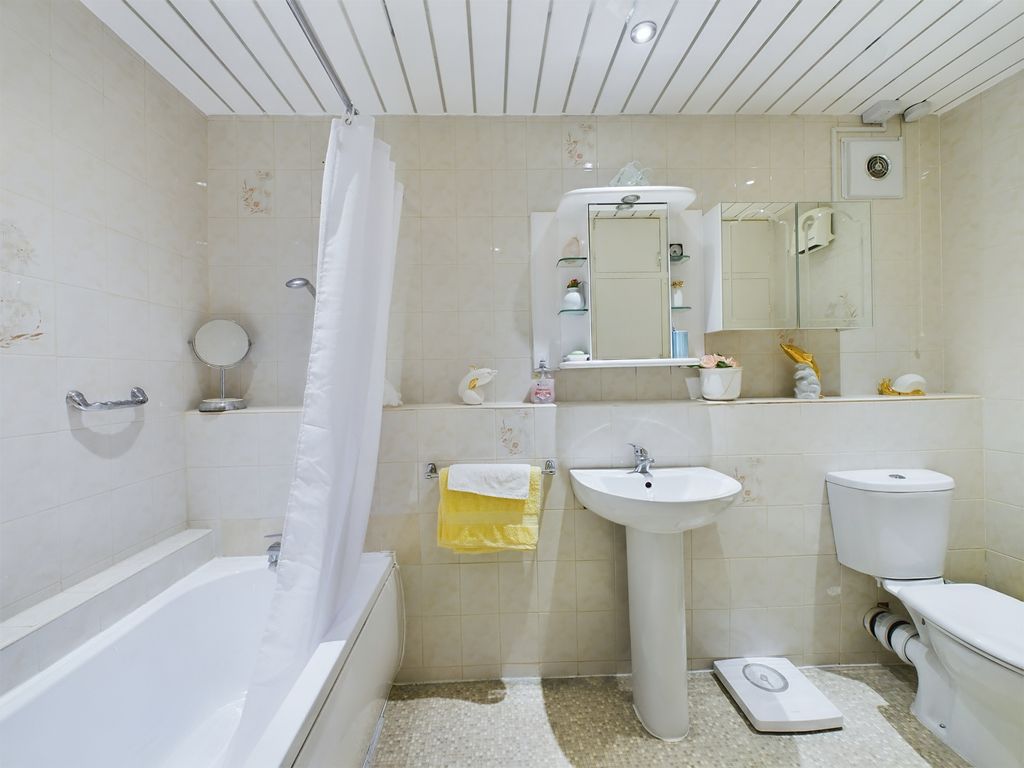 Additional image 11 of 2 bed flat for saleRoyal Beach Court, North Promenade, Lytham St. Annes FY8