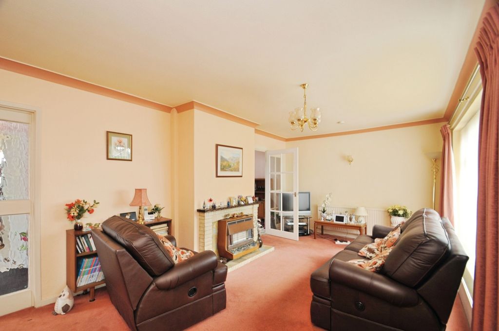 Property photo 3 of 17 Photo