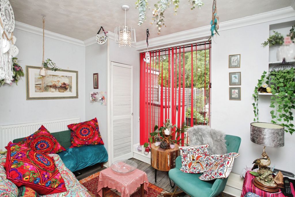 Property photo 2 of 15 Snug