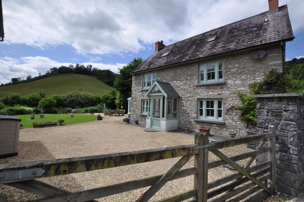 Property photo 1 of 28 Stunning Double-Fronted Country Home With Beautifu