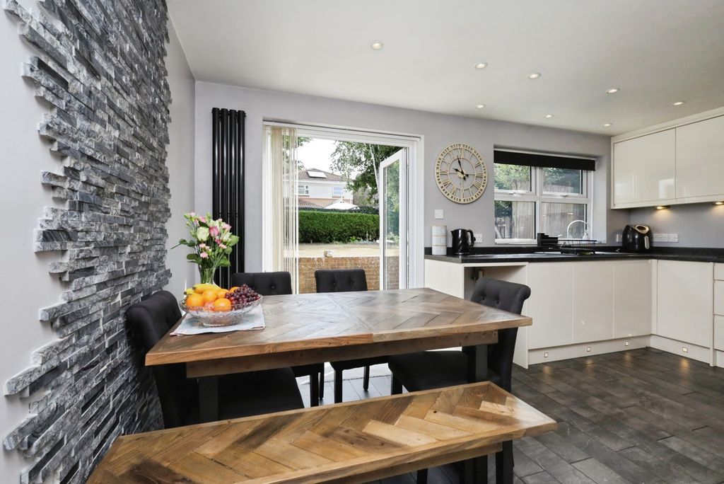 Property photo 3 of 19 Pbox-Img.Jpg