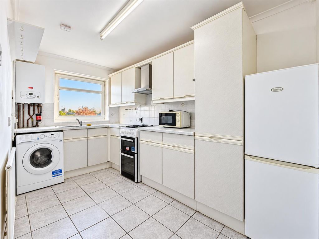 Property photo 3 of 8 Kitchen