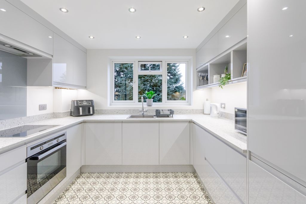 Property photo 3 of 22 Kitchen 1