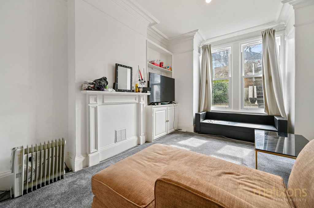 Property photo 3 of 6