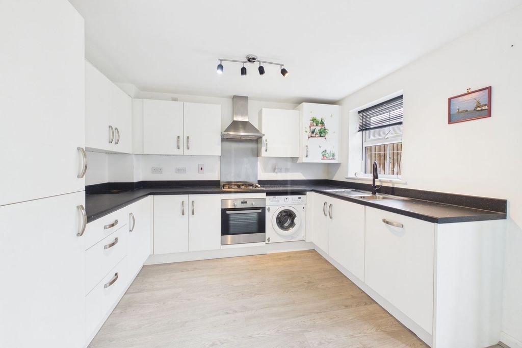 Property photo 2 of 15 Kitchen Diner