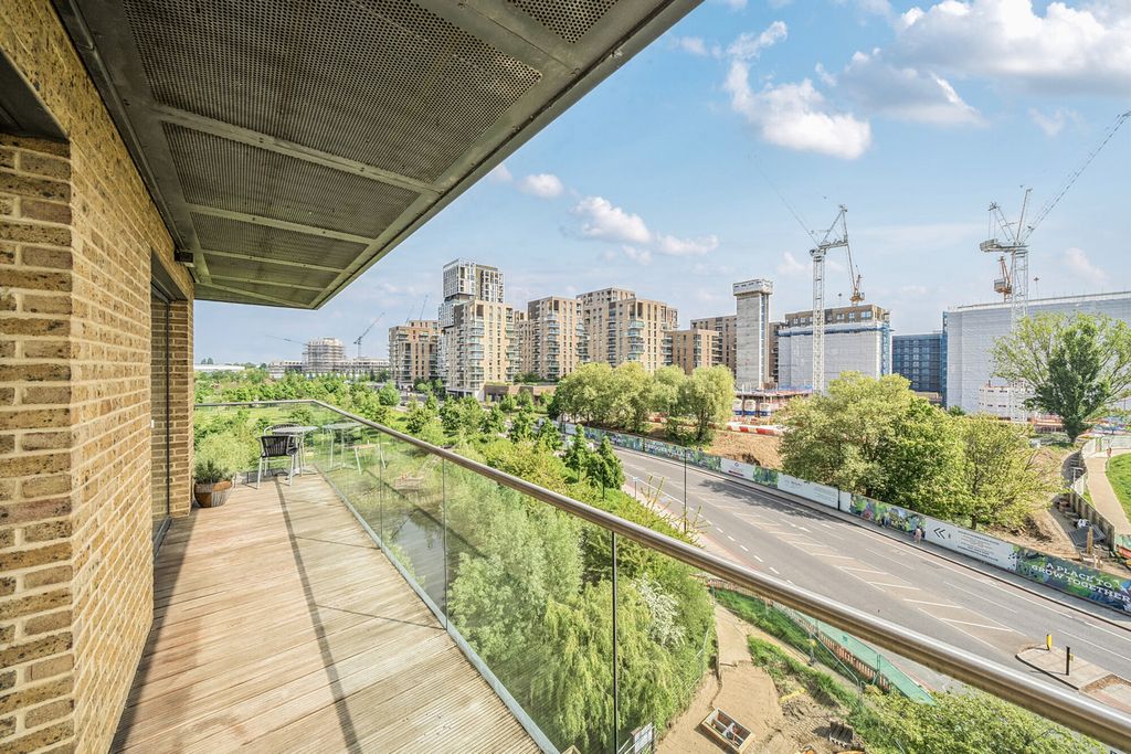 Property photo 3 of 17 Balcony