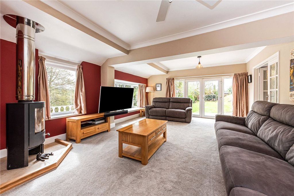 Property photo 2 of 18 Sitting Room