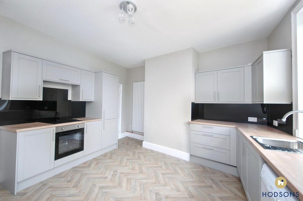 Property photo 3 of 10 Kitchen