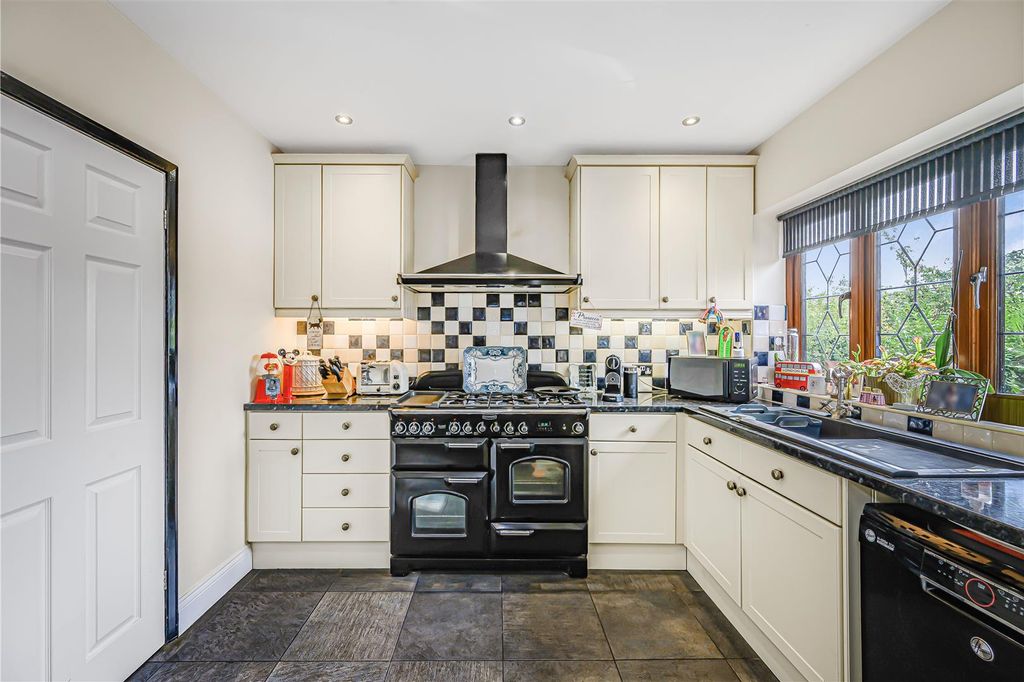 Property photo 2 of 23 2