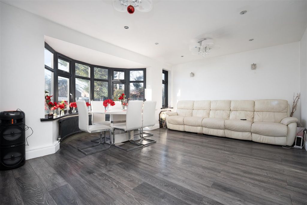 Property photo 3 of 20 Living/Dining Room