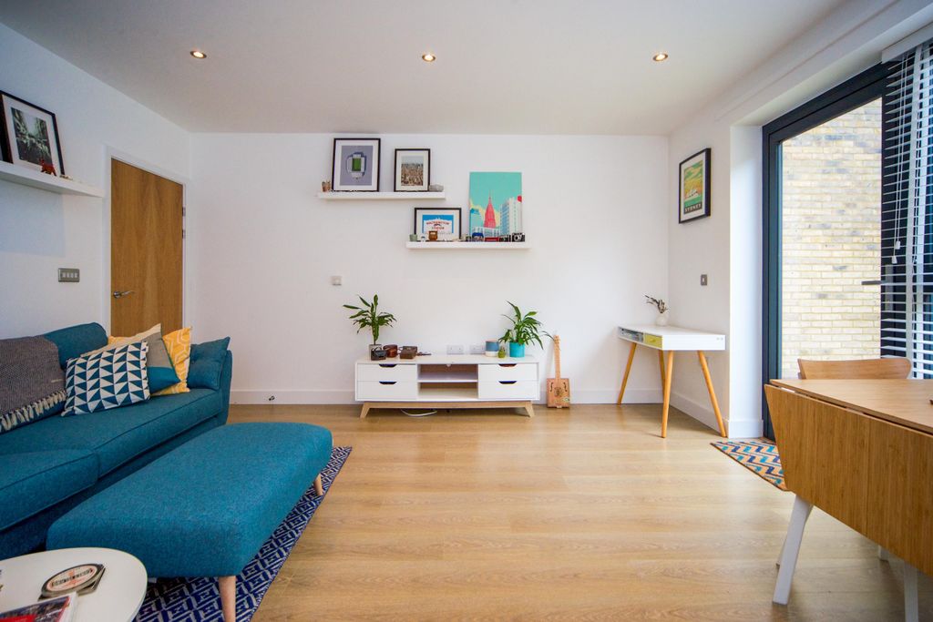 Property photo 2 of 8