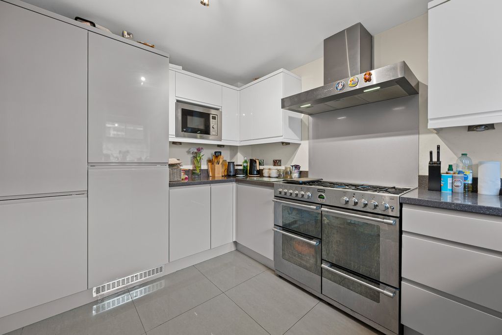 Property photo 2 of 28