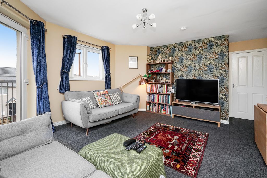 Property photo 3 of 15 Property Image 4