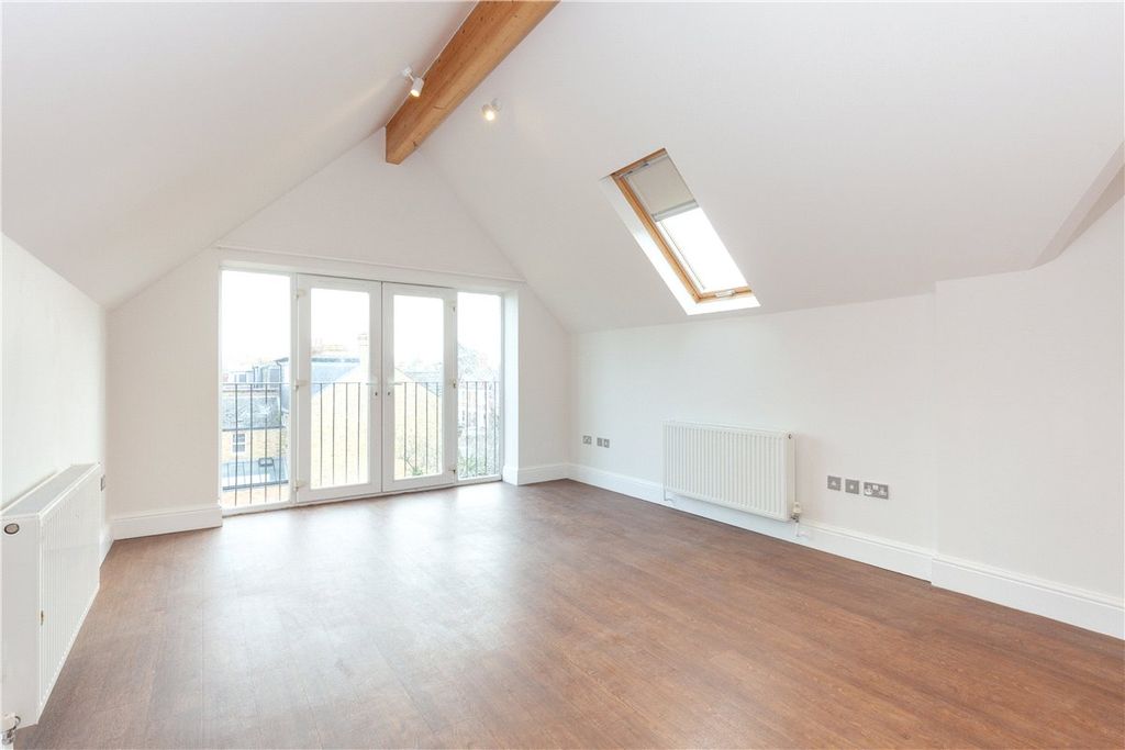 Property photo 2 of 14 Picture No. 12