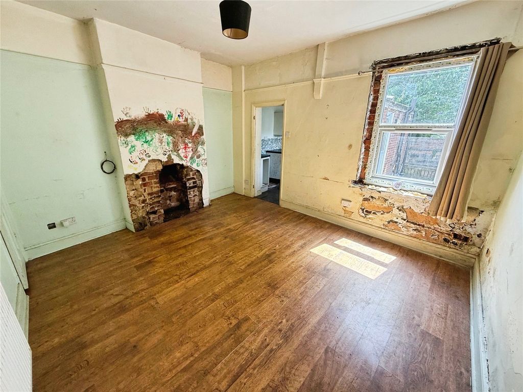 Property photo 3 of 10 Dining Room