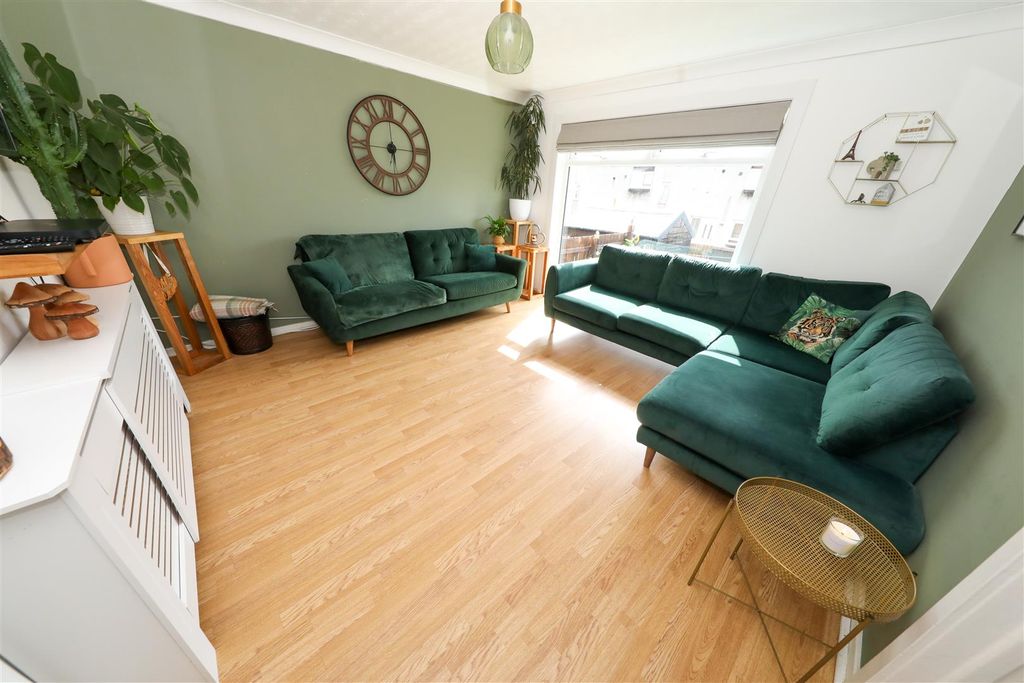 Property photo 3 of 14 c