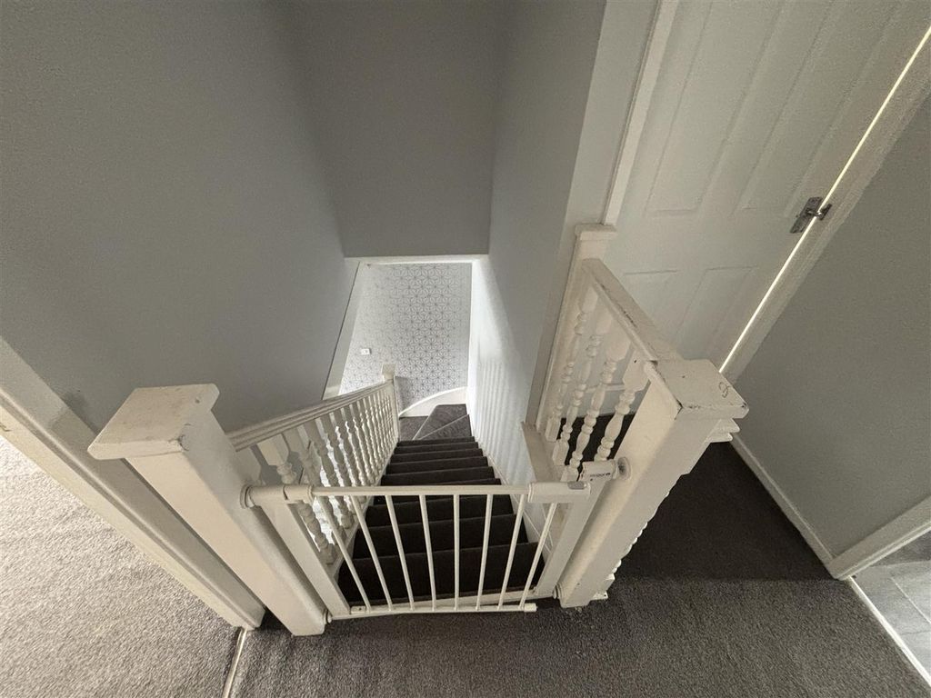 Property photo 1 of 14 Landing