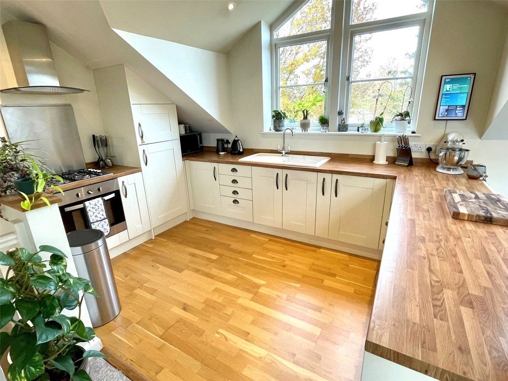 Property photo 3 of 19 Kitchen