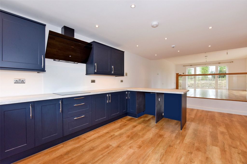 Property photo 2 of 13 Picture No. 14