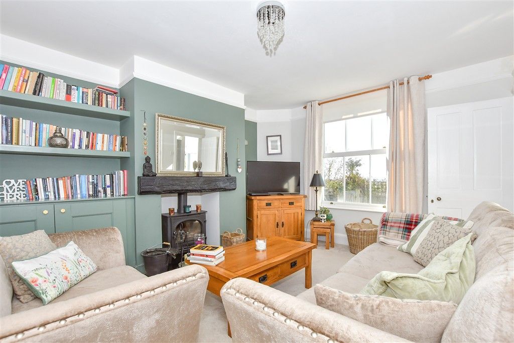 Property photo 3 of 11 Lounge