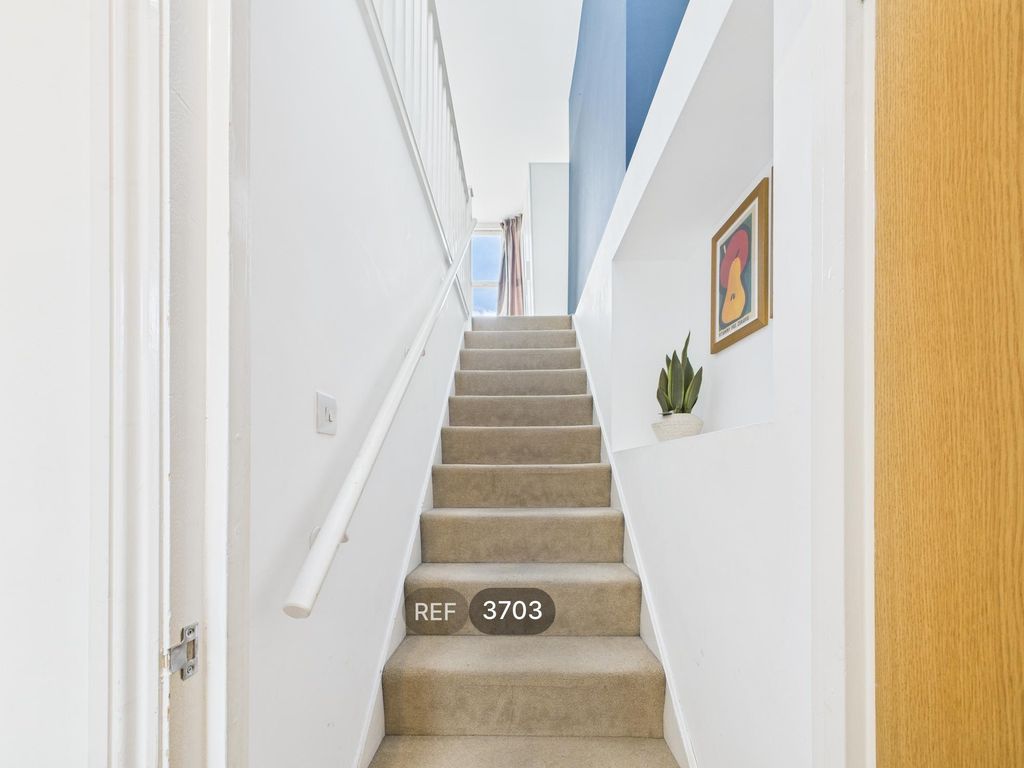 Property photo 3 of 10 Hallway