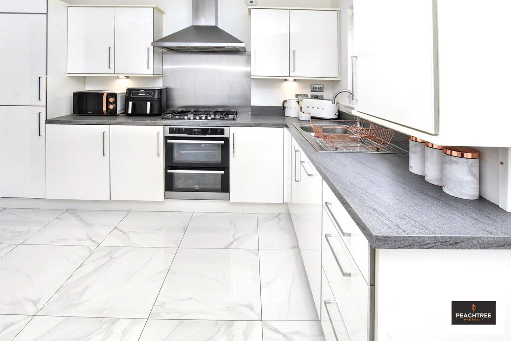 Property photo 2 of 27 Picture No. 02