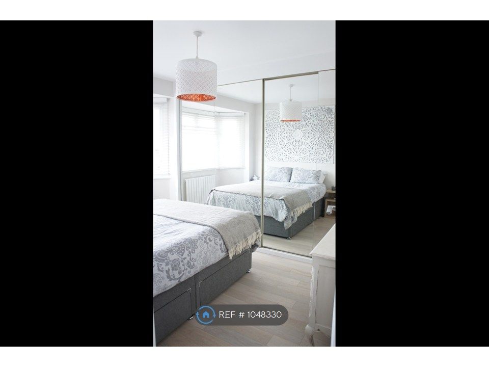 Property photo 3 of 10 Main Bedroom