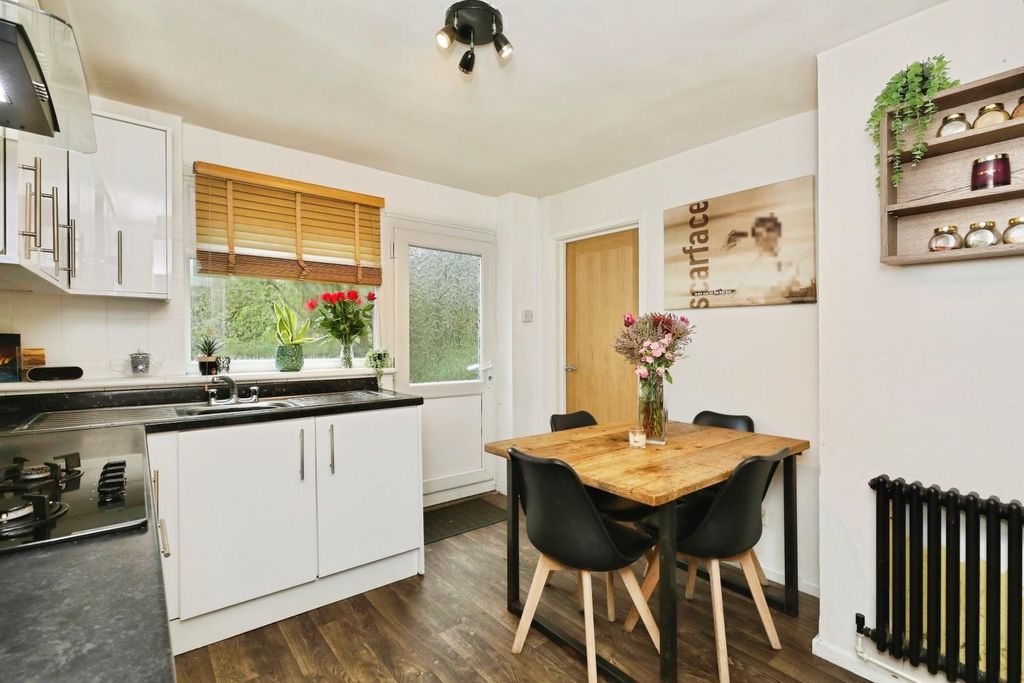 Property photo 2 of 31 Kitchen