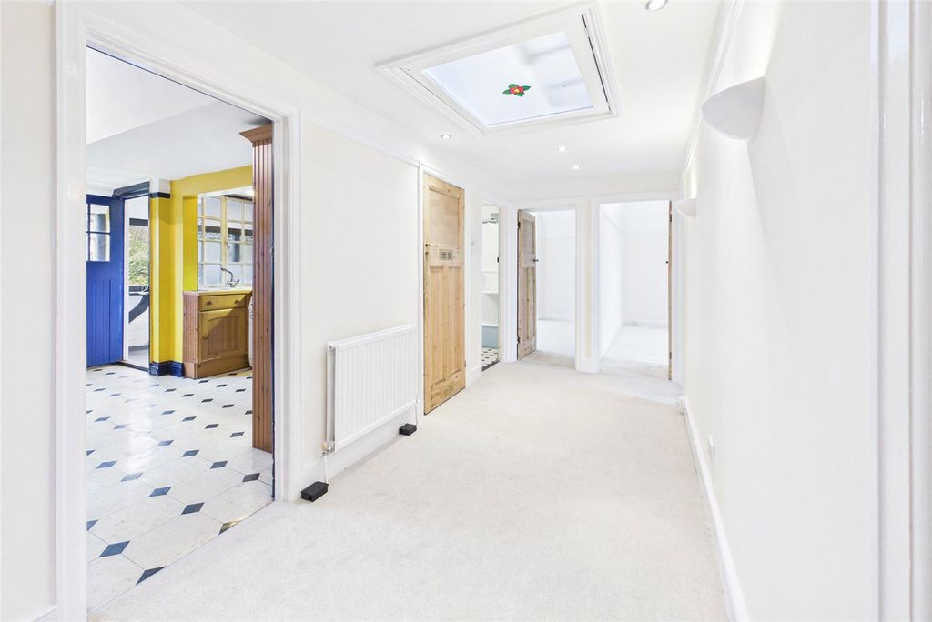 Property photo 3 of 19 Entrance Hall A