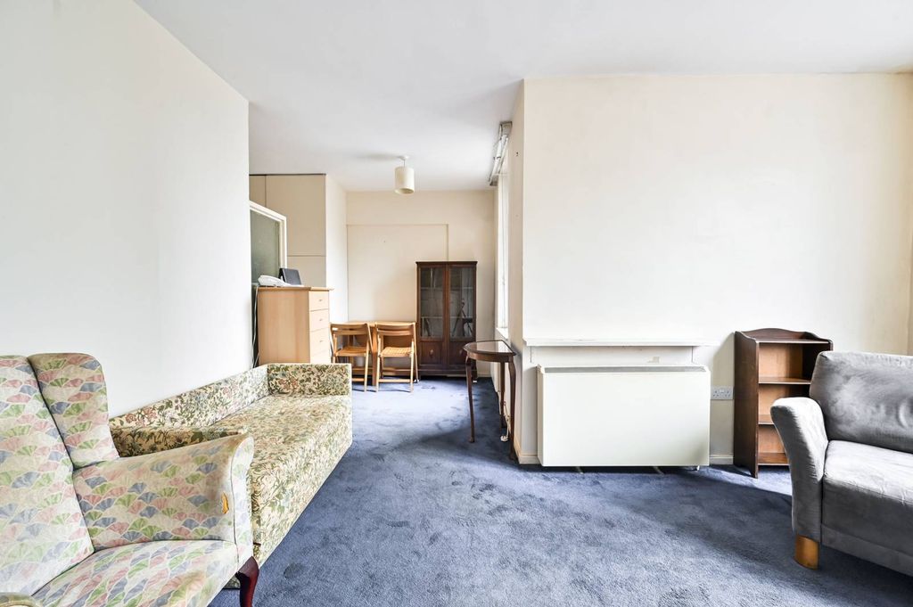 Property photo 2 of 9