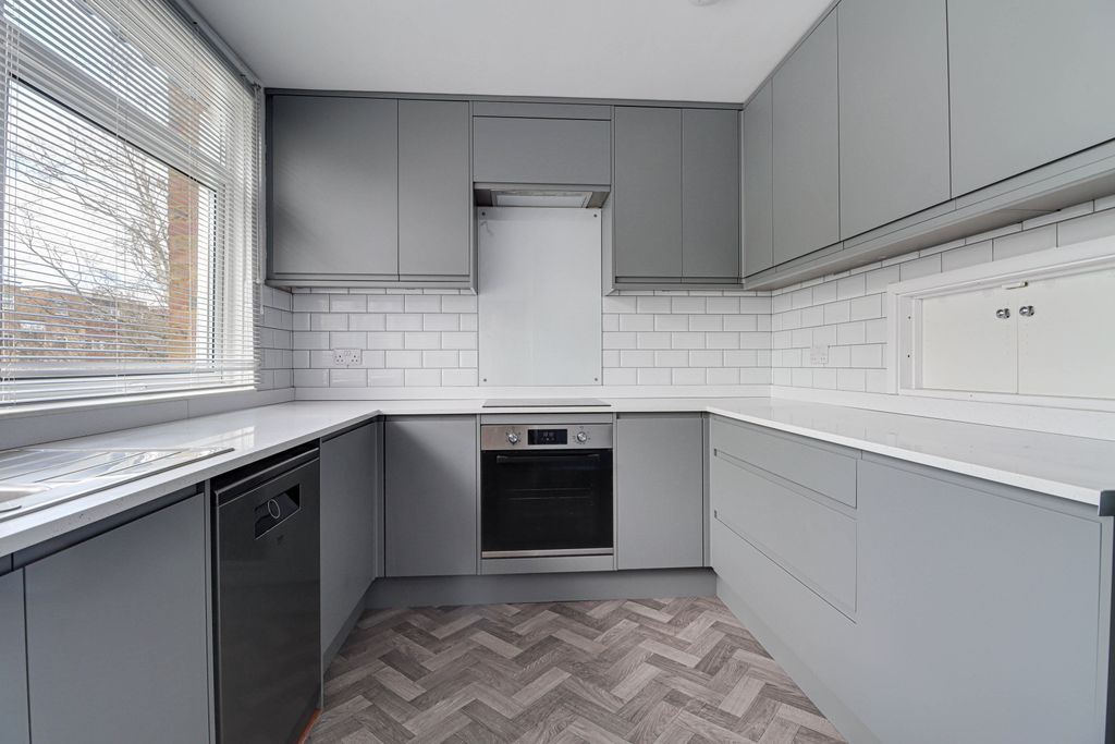 Property photo 2 of 14 Kitchen