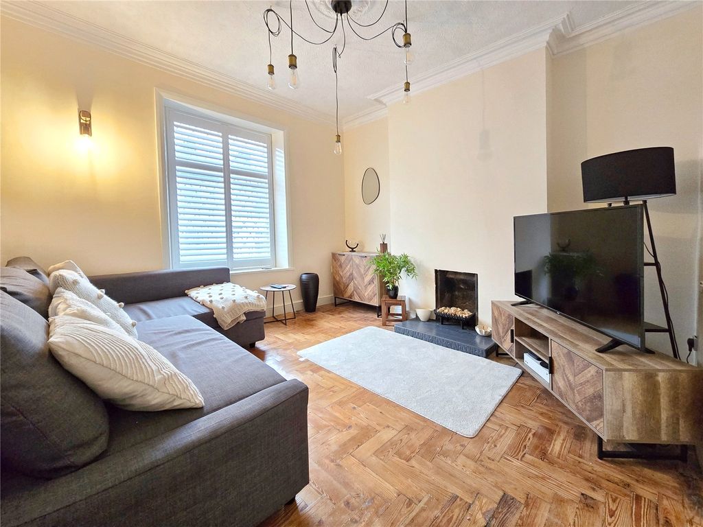 Property photo 3 of 22 Attractive Lounge