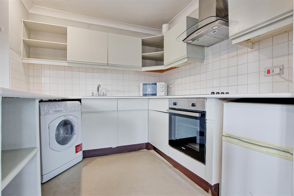 Property photo 3 of 10 Kitchen.Jpg
