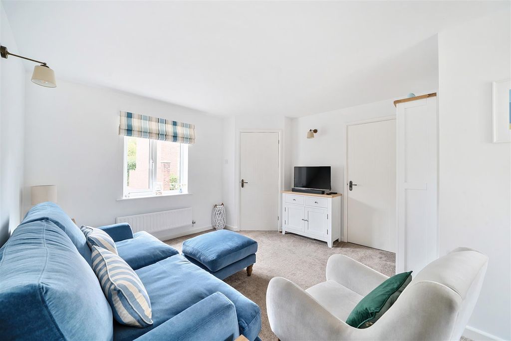 Property photo 3 of 14 Living Room