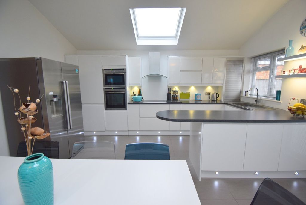 Property photo 2 of 20 Kitchen Dining