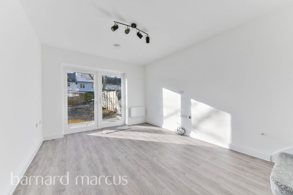 Property photo 3 of 8 Image