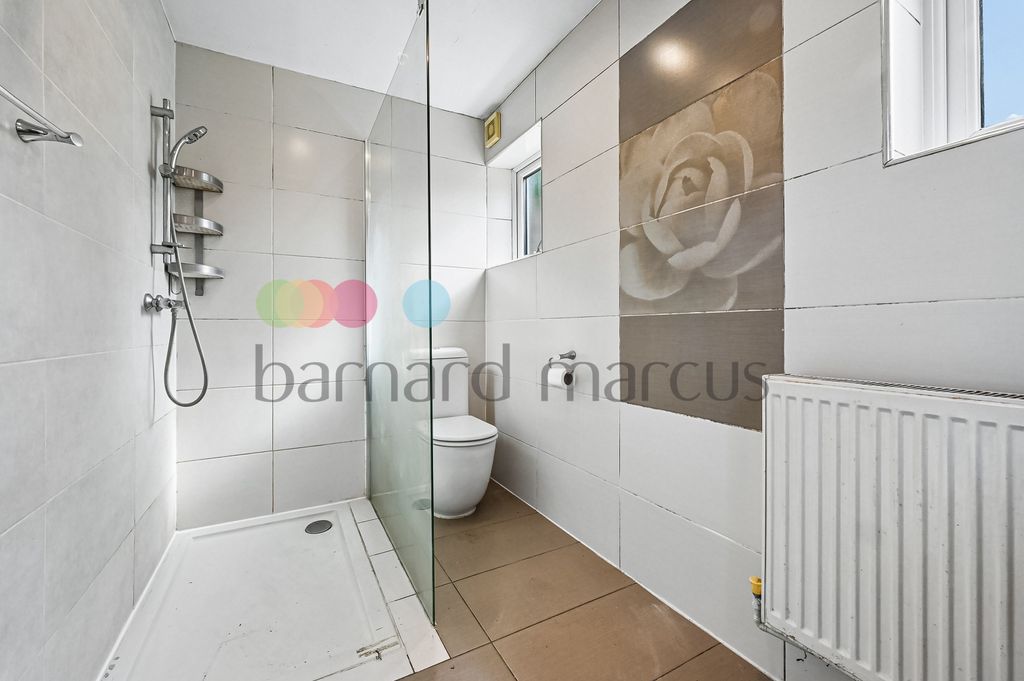Property photo 1 of 8 Bathroom