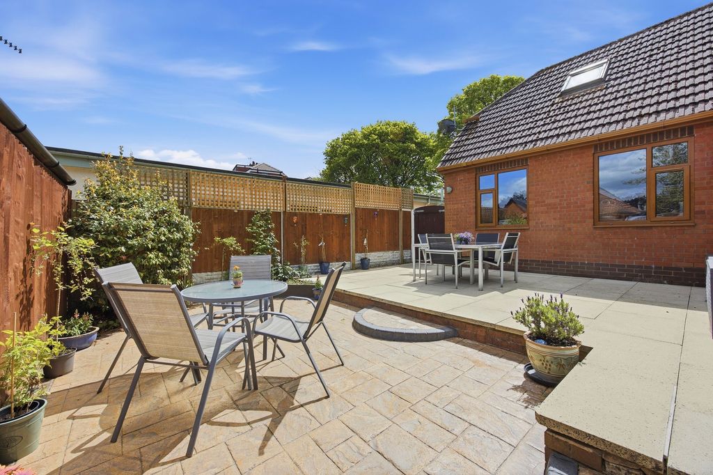 Property photo 2 of 35