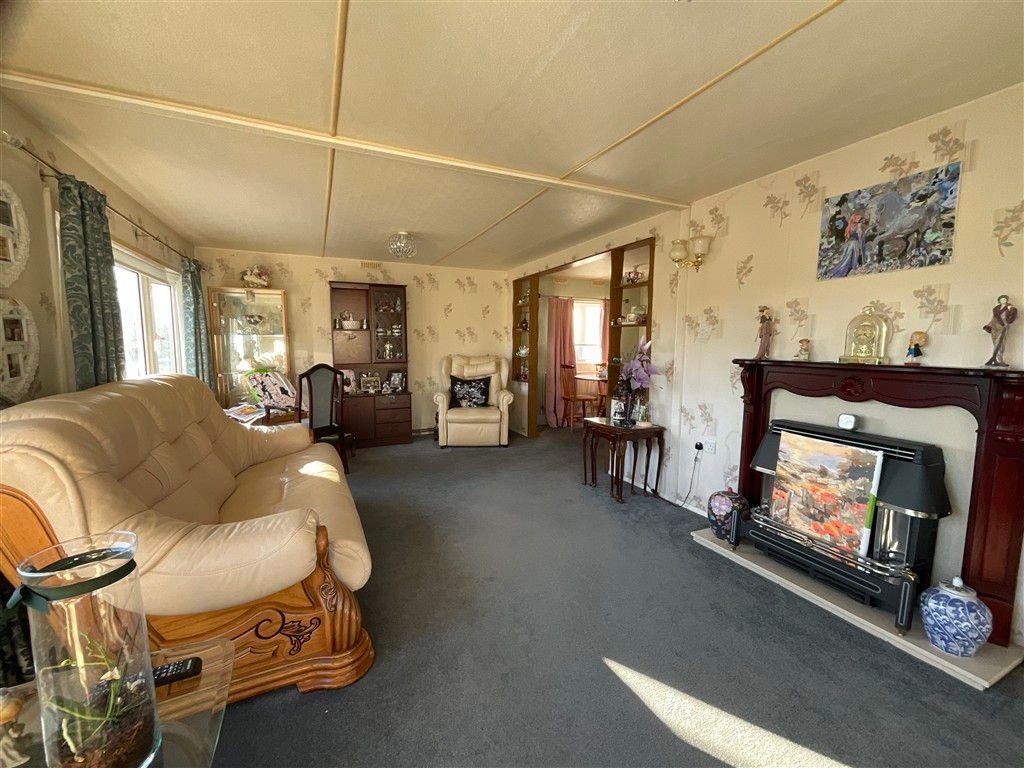 Property photo 2 of 12 Lounge