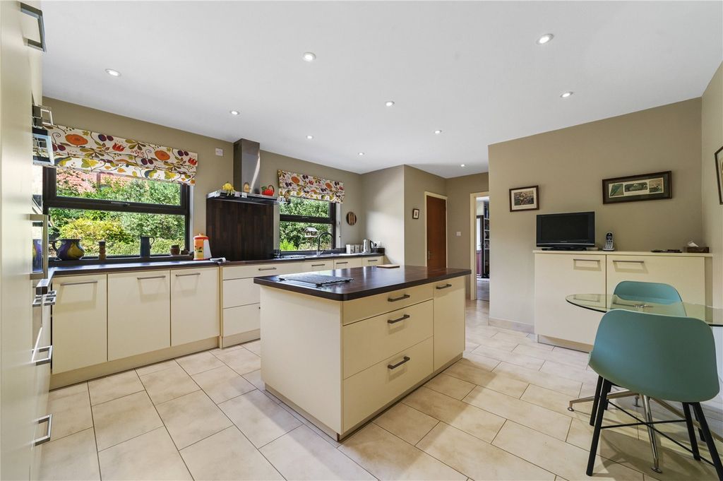 Property photo 3 of 30 Kitchen