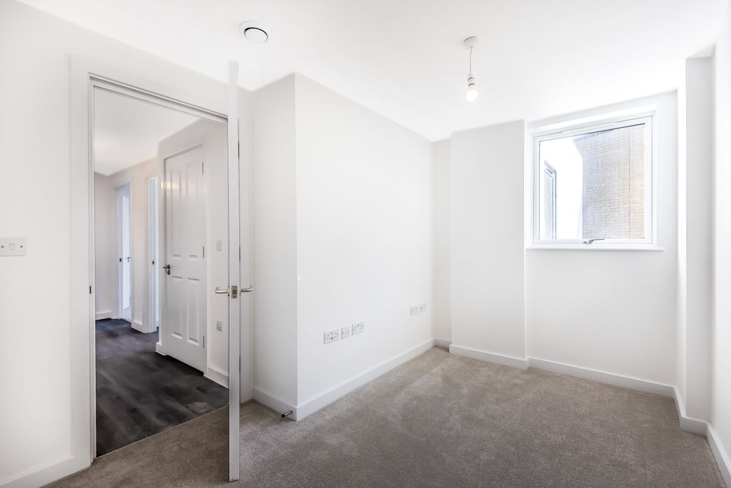 Property photo 2 of 7 Bedroom