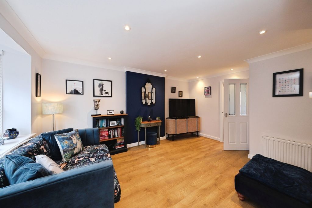 Property photo 2 of 20 Pbox-Img.Jpg