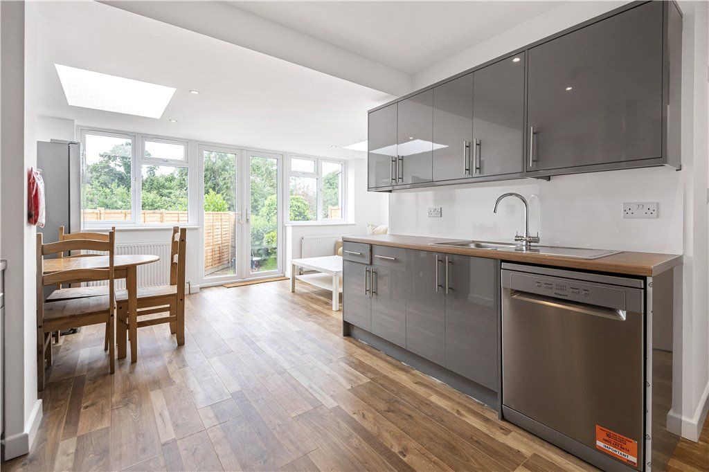 Property photo 3 of 7 Kitchen