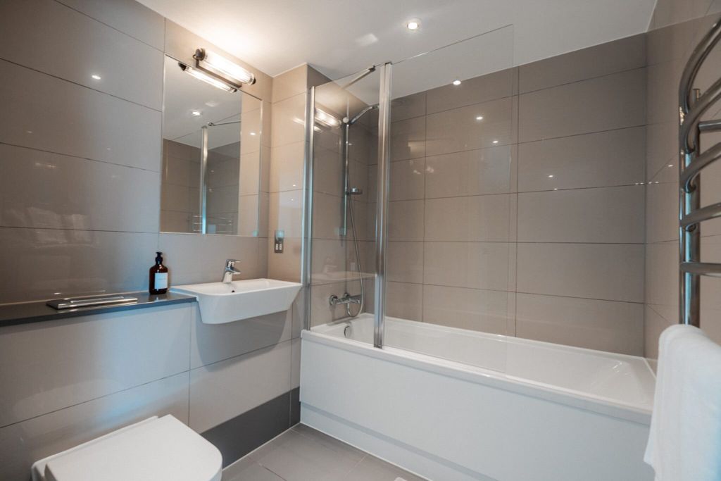 Property photo 3 of 17 Bathroom